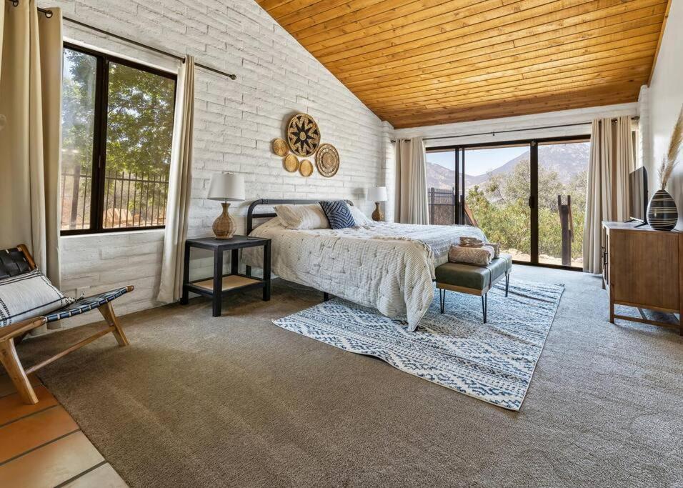 Scenic Spanish Rancho - Breathtaking Views *
